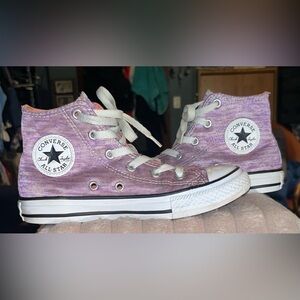 Converse girls hightop lilac sneaker Girls size 1